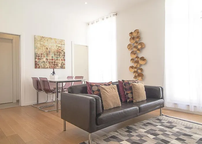 Baixa chiado 2 bedroom duplex apt with elevator